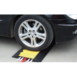 Limitator de viteza cu trecere pentru cabluri, 5 canale, 90 x 50 x 5,5cm Limitator de viteza cu trecere pentru cabluri, 5 canale, 90 x 50 x 5,5cm