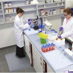 Covoras industrial laborator Notrax 526G Sani-FlexTM Covoras industrial laborator Notrax 526G Sani-FlexTM