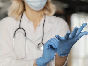 Produse și echipamente pentru protecție și igienă: mănuși, halate, combinezoane și dezinfectanți Produse și echipamente pentru protecție și igienă: mănuși, halate, combinezoane și dezinfectanți