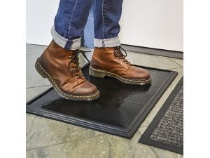 Covorașele dezinfectante opresc microbii la intrare